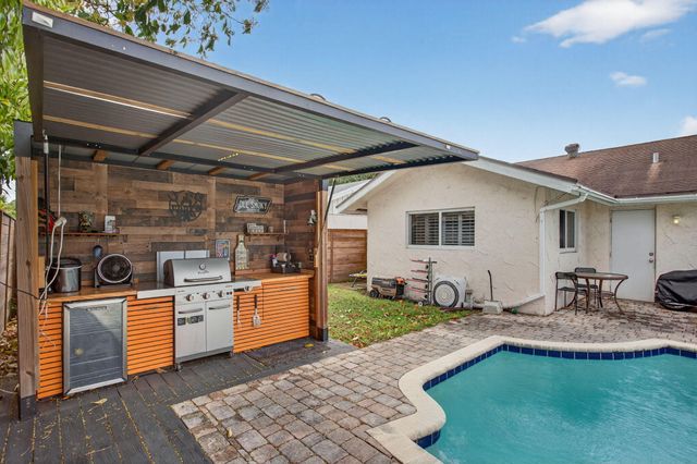 7521 SW 6th Court, North Lauderdale, FL 33068