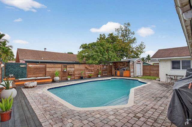 7521 SW 6th Court, North Lauderdale, FL 33068