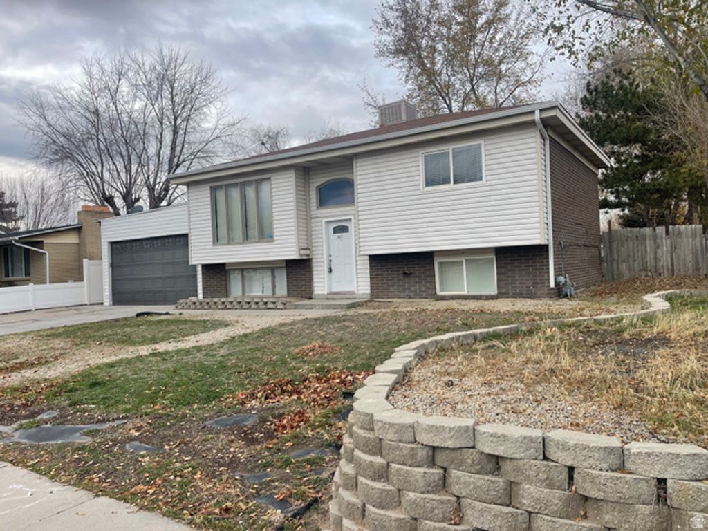 9822 S DARIN DR, Sandy, UT 84070