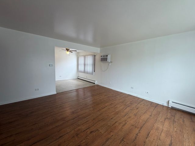 4549 Forest Avenue 2S, Brookfield, IL 60513