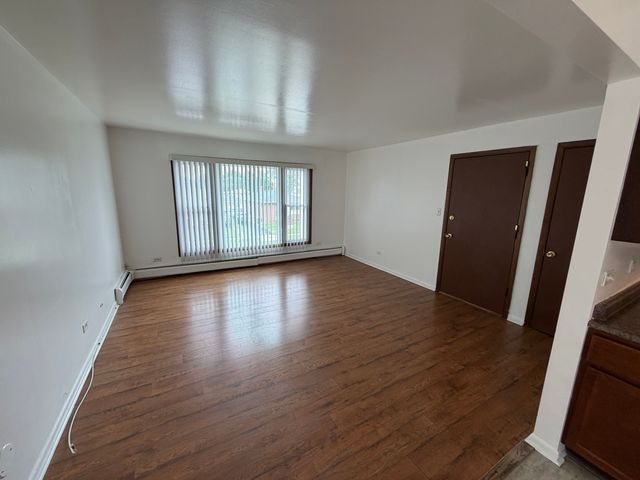 4549 Forest Avenue 2S, Brookfield, IL 60513