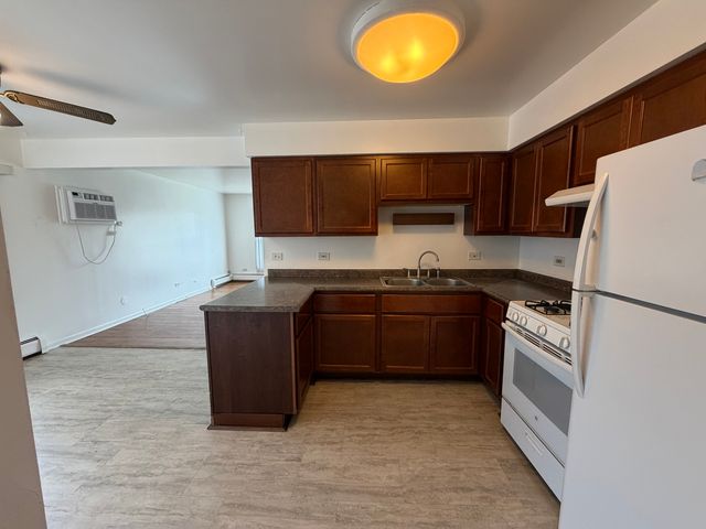 4549 Forest Avenue 2S, Brookfield, IL 60513