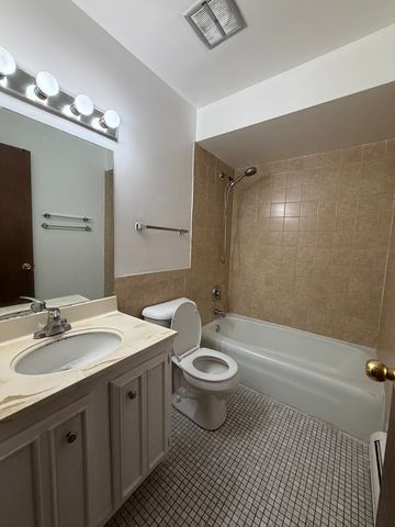 4549 Forest Avenue 2S, Brookfield, IL 60513
