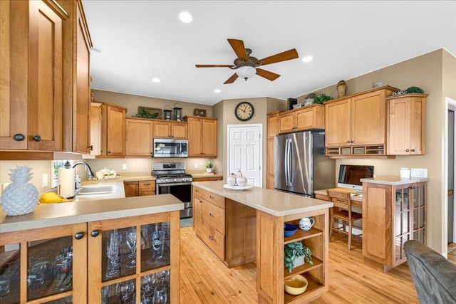 1209 Hanover Trail, Waunakee, WI 53597