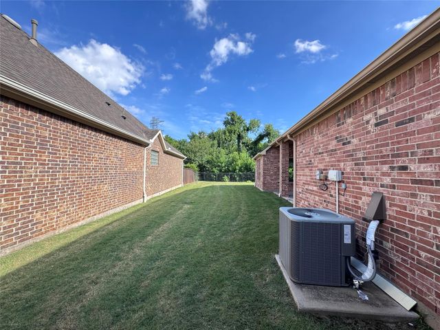 5811 Caper Shores Lane, Sugar Land, TX 77479