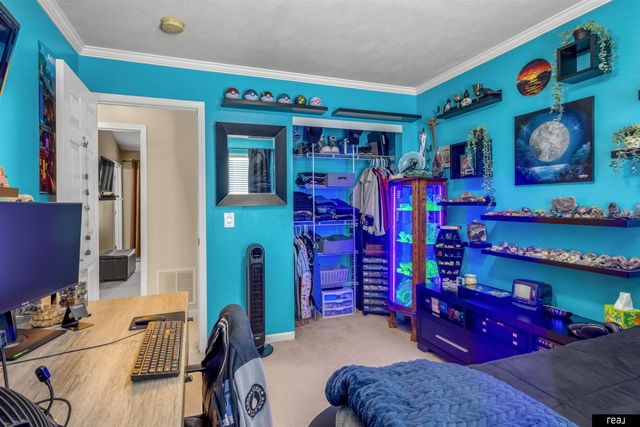 1910 Southview Drive, Papillion, NE 68046