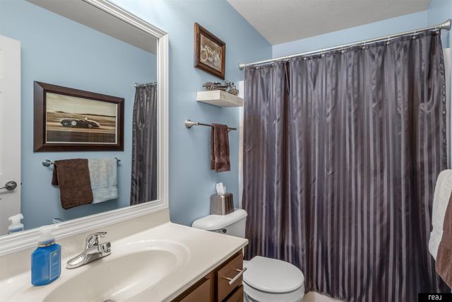 1910 Southview Drive, Papillion, NE 68046