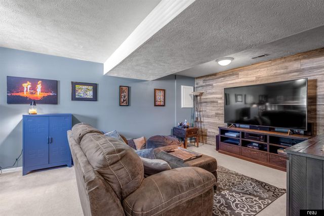 1910 Southview Drive, Papillion, NE 68046