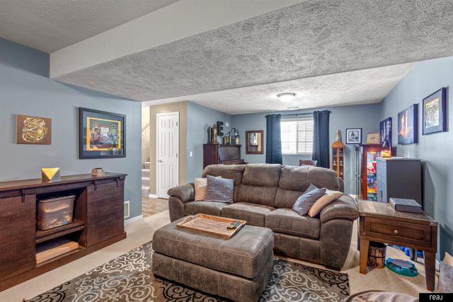 1910 Southview Drive, Papillion, NE 68046