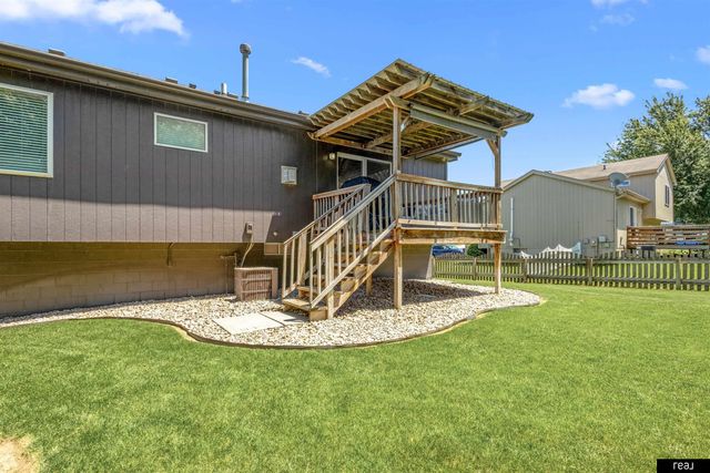 1910 Southview Drive, Papillion, NE 68046