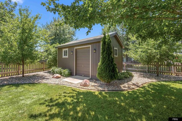 1910 Southview Drive, Papillion, NE 68046