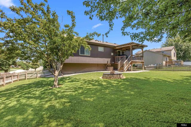 1910 Southview Drive, Papillion, NE 68046