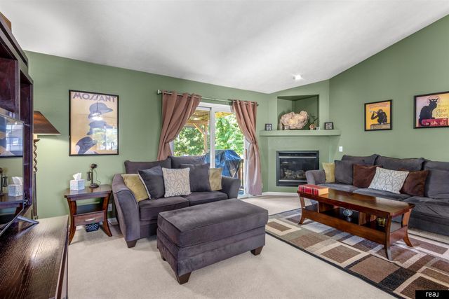 1910 Southview Drive, Papillion, NE 68046