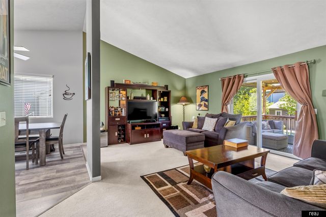 1910 Southview Drive, Papillion, NE 68046