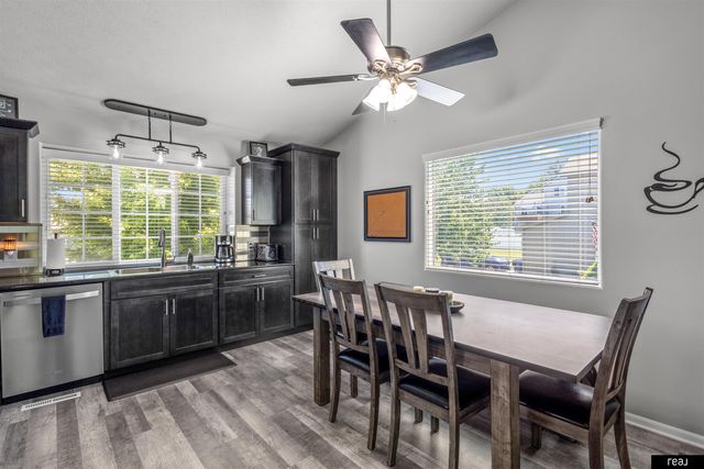 1910 Southview Drive, Papillion, NE 68046