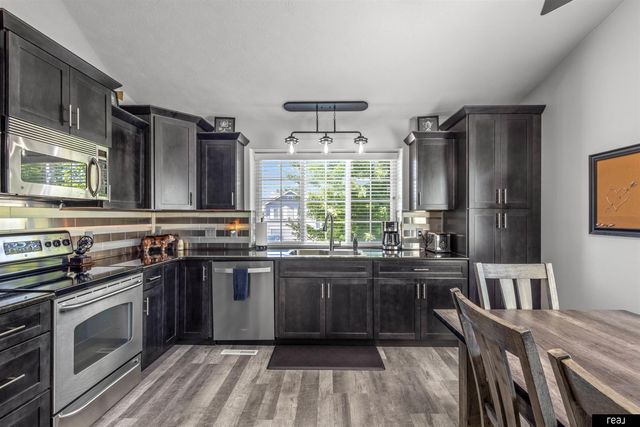 1910 Southview Drive, Papillion, NE 68046