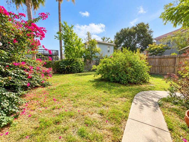 5223 Avenue O, Galveston, TX 77551