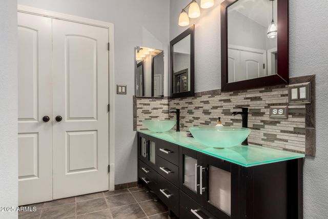 3301 S GOLDFIELD Road 2068, Apache Junction, AZ 85119