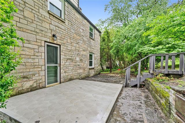 1761 Bower Hill Rd, Scott Twp, PA 15243