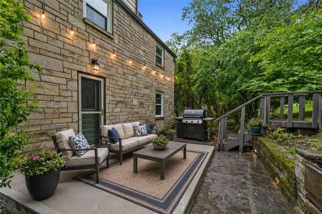 1761 Bower Hill Rd, Scott Twp, PA 15243