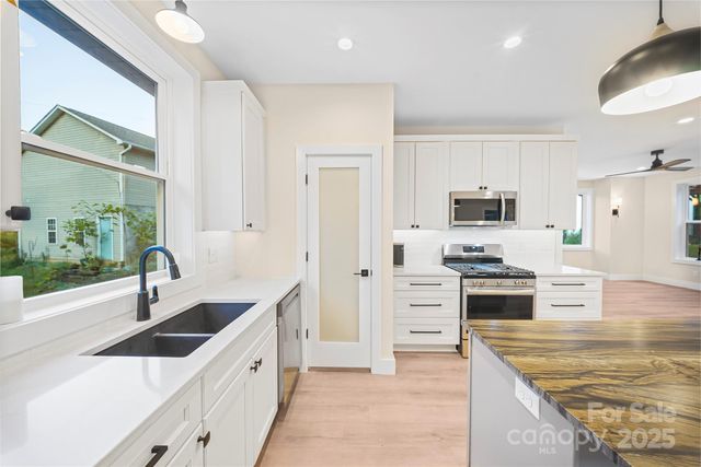 20 Rash Road, Asheville, NC 28806