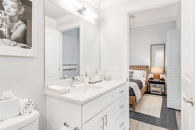 7652 Madison Street 401, Forest Park, IL 60130