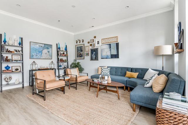 7652 Madison Street 401, Forest Park, IL 60130