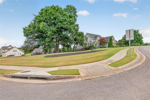 5704 Avalon Commons Way, Clermont, GA 30527