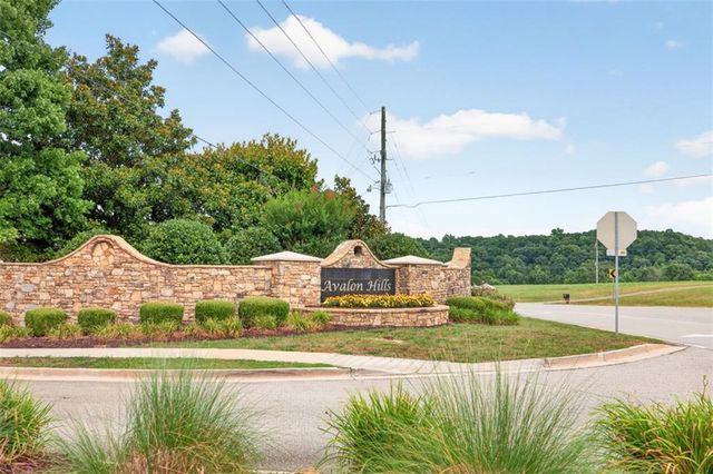 5704 Avalon Commons Way, Clermont, GA 30527