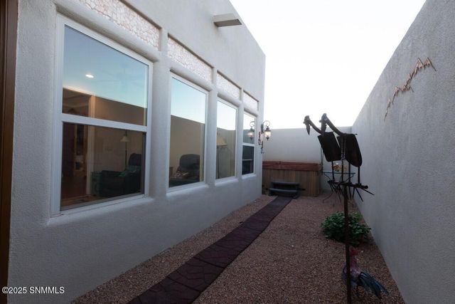 1216 Titania Court, Las Cruces, NM 88007