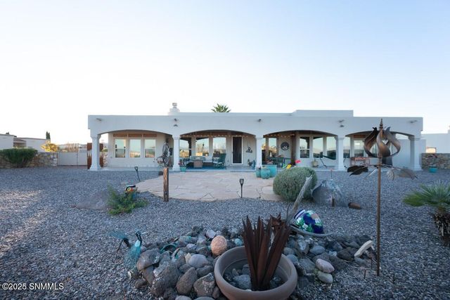 1216 Titania Court, Las Cruces, NM 88007