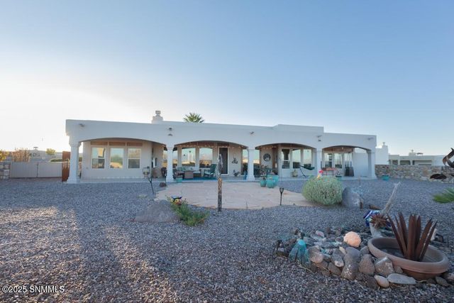 1216 Titania Court, Las Cruces, NM 88007