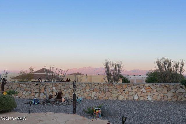 1216 Titania Court, Las Cruces, NM 88007