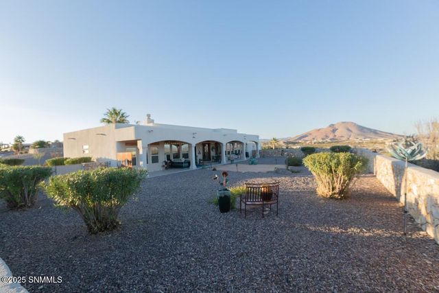 1216 Titania Court, Las Cruces, NM 88007