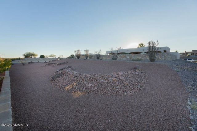 1216 Titania Court, Las Cruces, NM 88007