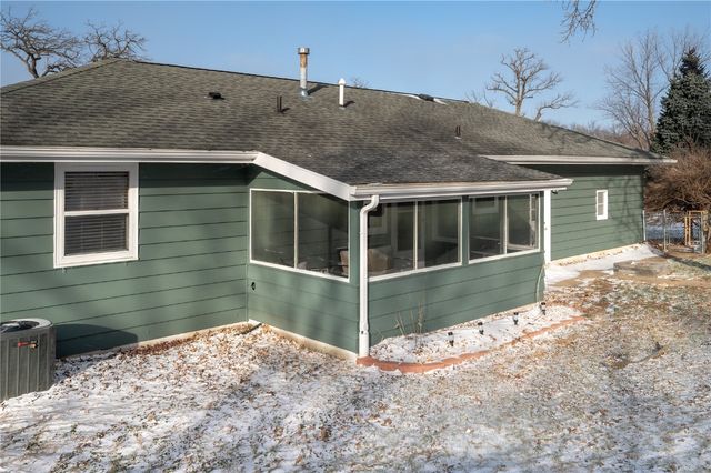 3979 Cox Avenue NW, Cedar Rapids, IA 52405