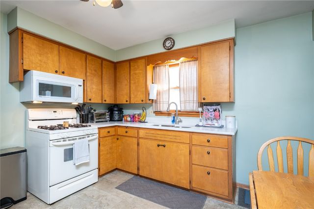 3979 Cox Avenue NW, Cedar Rapids, IA 52405