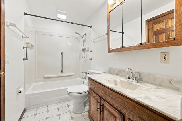 228 Twillo Run Drive, New Haven, IN 46774