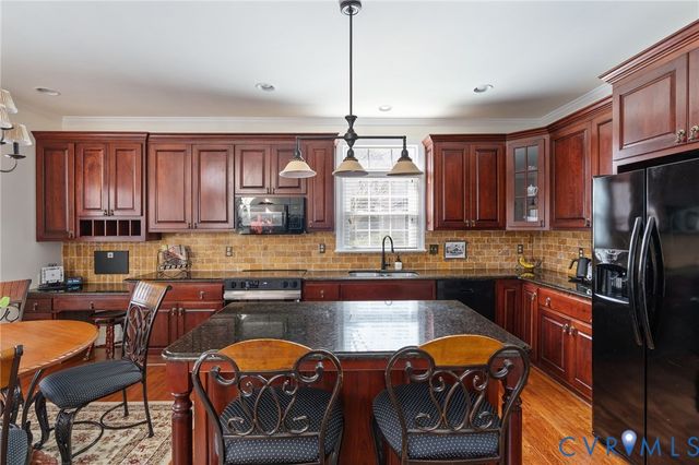 12305 Lynwood Dr, Glen Allen, VA 23059