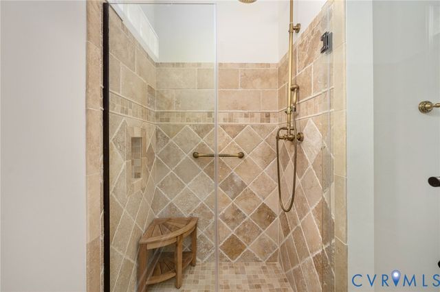 12305 Lynwood Dr, Glen Allen, VA 23059