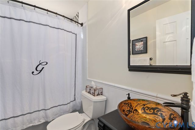 12305 Lynwood Dr, Glen Allen, VA 23059