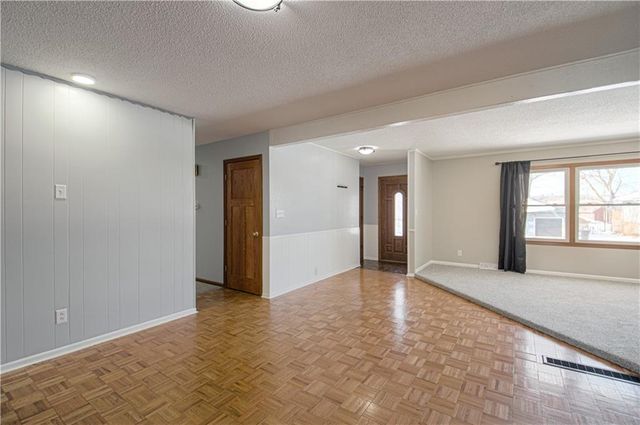 3925 S Bedford Avenue, Independence, MO 64055