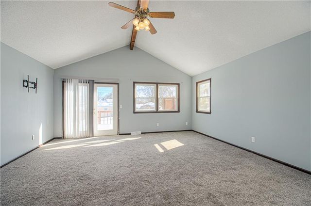 3925 S Bedford Avenue, Independence, MO 64055