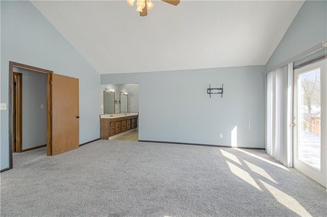 3925 S Bedford Avenue, Independence, MO 64055