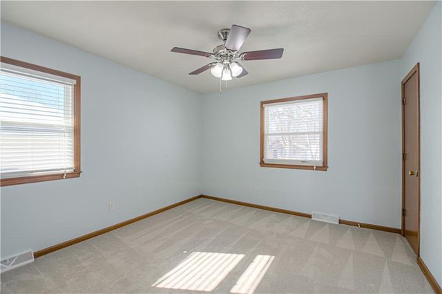 3925 S Bedford Avenue, Independence, MO 64055