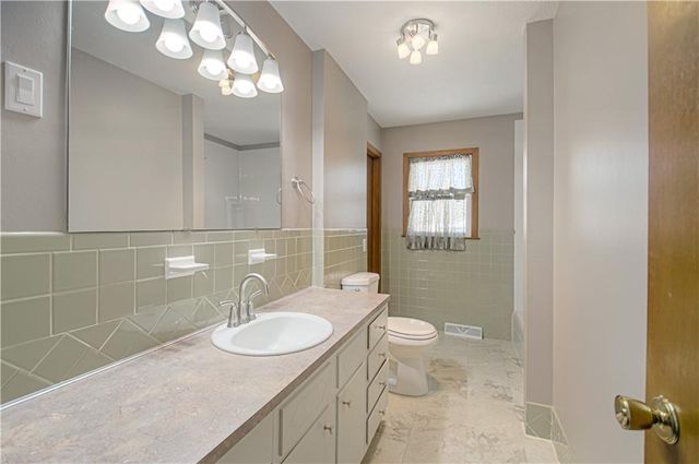 3925 S Bedford Avenue, Independence, MO 64055