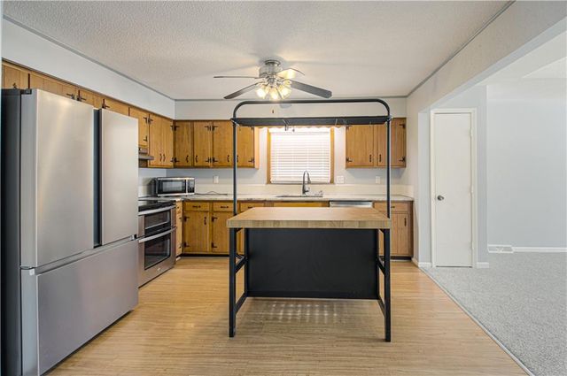 3925 S Bedford Avenue, Independence, MO 64055