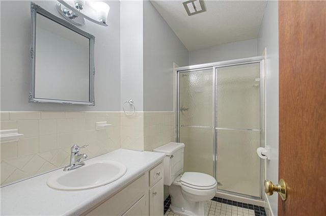 3925 S Bedford Avenue, Independence, MO 64055