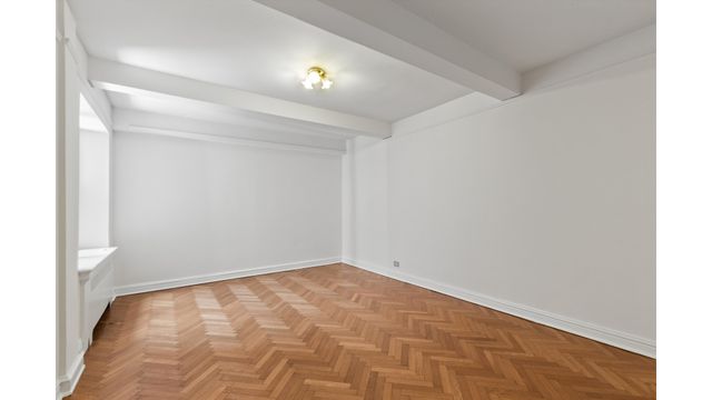 255 Cabrini Blvd Apt 4D, New York City, NY 10040