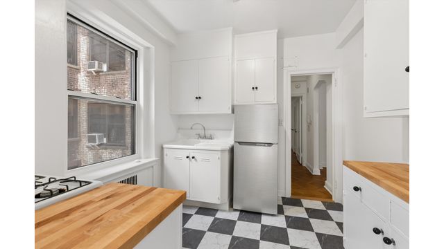 255 Cabrini Blvd Apt 4D, New York City, NY 10040